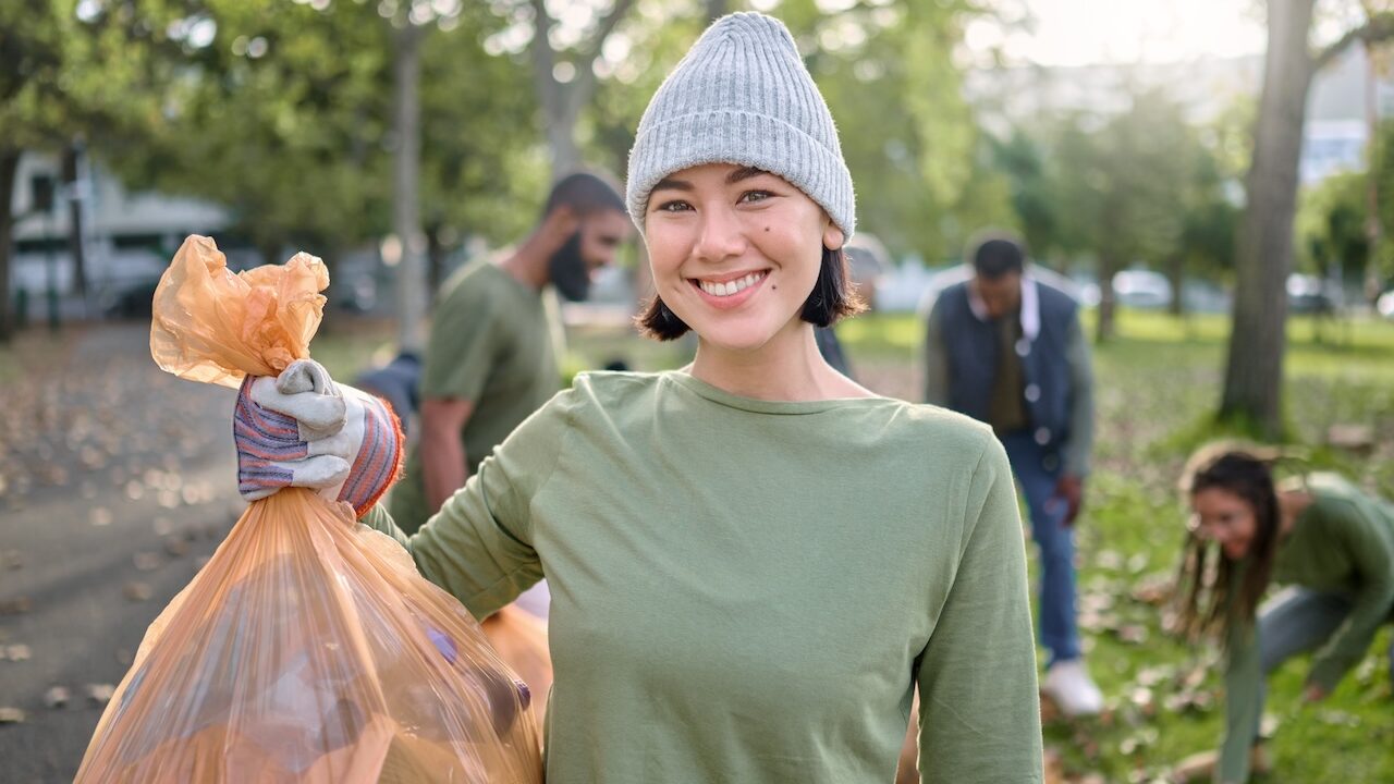 woman helping with some acts of kindness